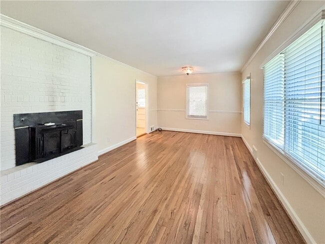 Building Photo - 6058 Harleston Rd NE