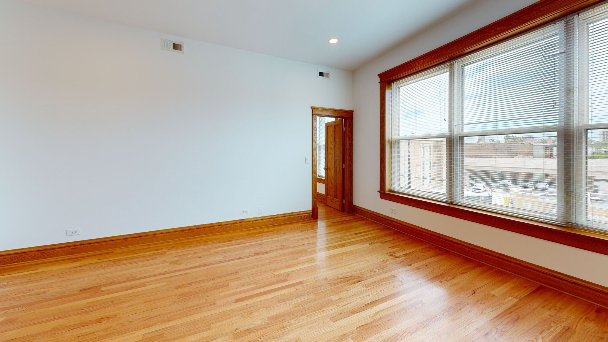 Building Photo - 3406 N Sheffield Ave