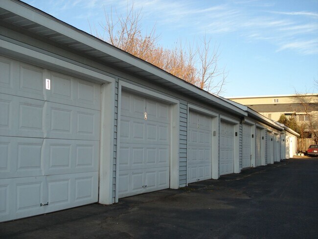 Building Photo - Cozy Studio Apartment