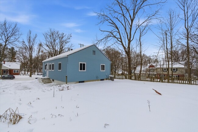 Building Photo - 2029 Ferdon Rd