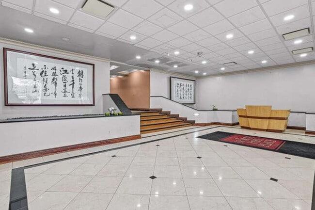 Building Photo - 16400 N Park Dr