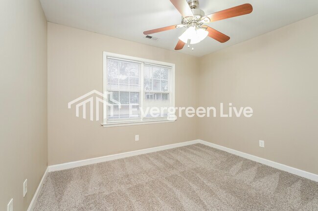 Building Photo - 1648 Thompson Dr