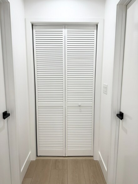 Building Photo - 7141 El Verano Dr