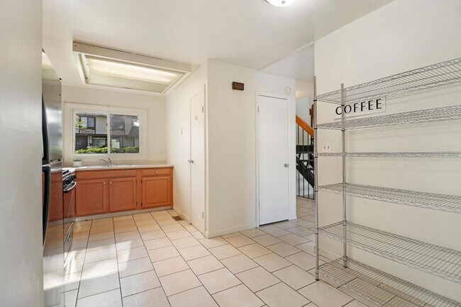 Building Photo - 5625 Ct Leona