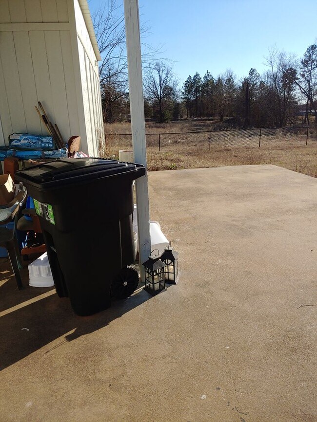 Building Photo - 1813 Swinging Bridge Rd