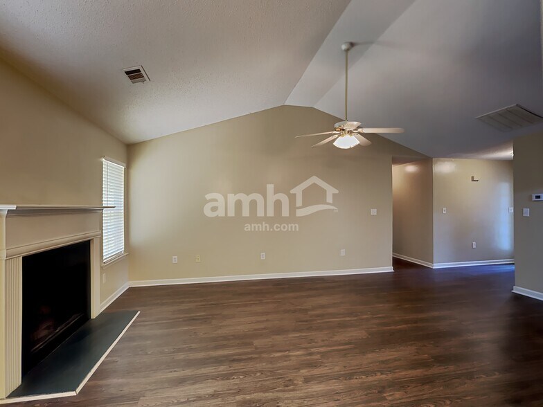 Building Photo - 1515 Morning Glory Way