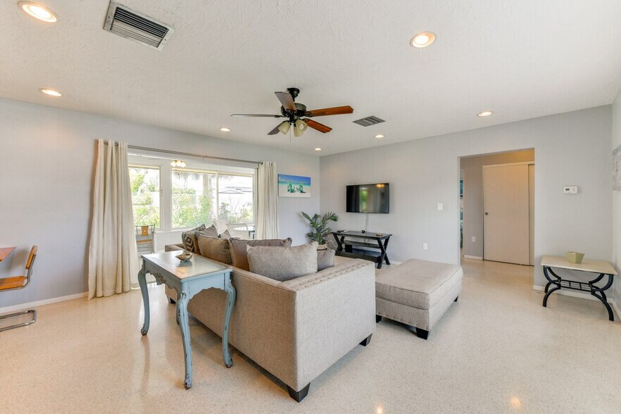 Building Photo - 1648 Idle Ln