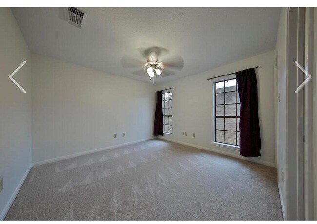 Building Photo - 6990 Oakwood Park