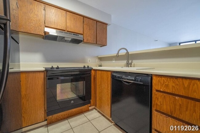 Building Photo - $2,250 / 1br - 611ft2 - Well maintained 1BR/1BA/1PKG condo unit in Hale Kaheka (Ala Moana) (Honol...