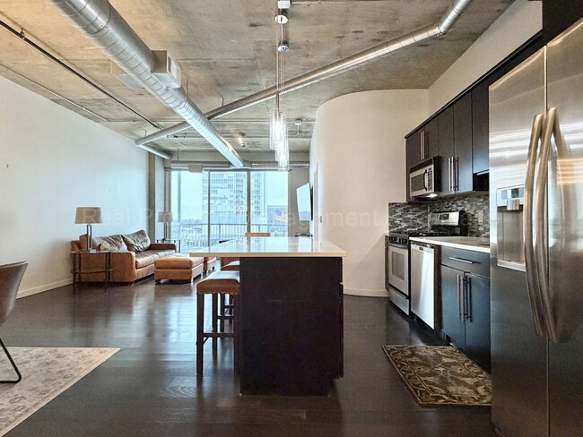 Building Photo - 2BR/2BA Skylofts Condo with Balcony & Garage Parking