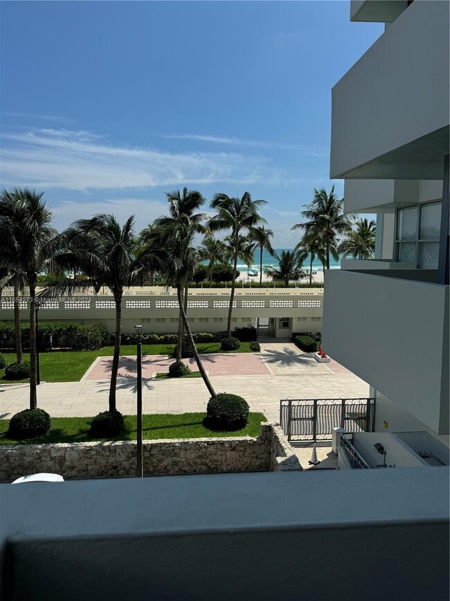 Building Photo - 2899 Collins Ave