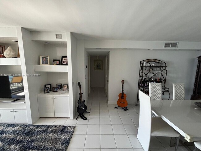 Building Photo - 2301 S Ocean Dr