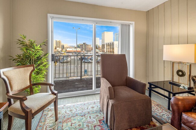 Building Photo - Downtown Furnished 1 Bed / 1 Bath Apartmen...