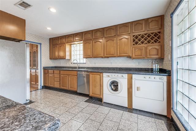 Building Photo - 9210 Larchwood Dr