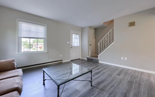 Building Photo - 131 Highview Dr