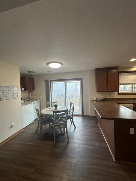 Building Photo - 1412 North Dakota Ave