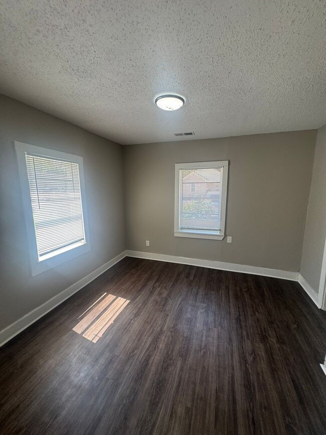 Building Photo - 1558 Tayner St