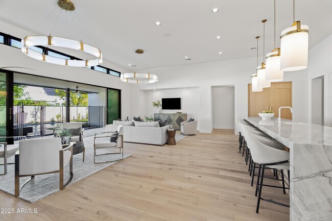 Building Photo - 1538 W Wagon Wheel Dr