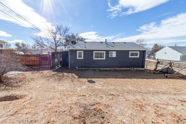 Building Photo - 804 Cahill Dr