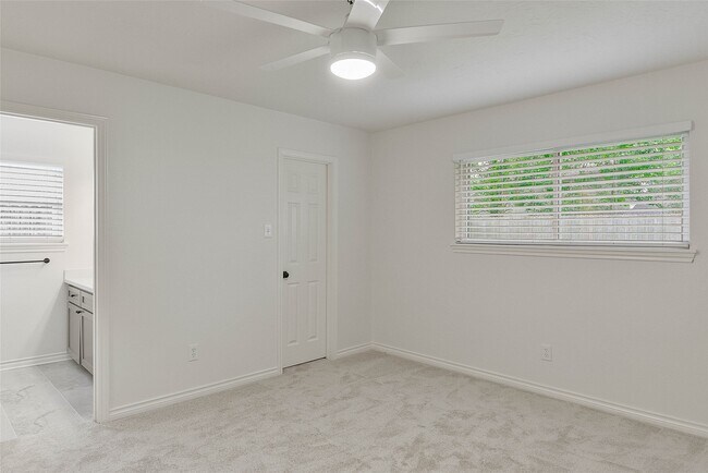 Building Photo - 3230 Golden Leaf Dr