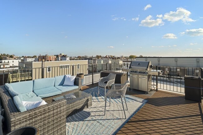 Building Photo - 946 Saratoga St