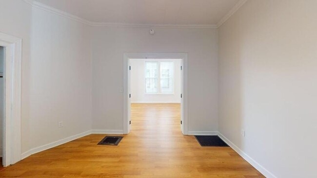 Building Photo - 121 College Pl