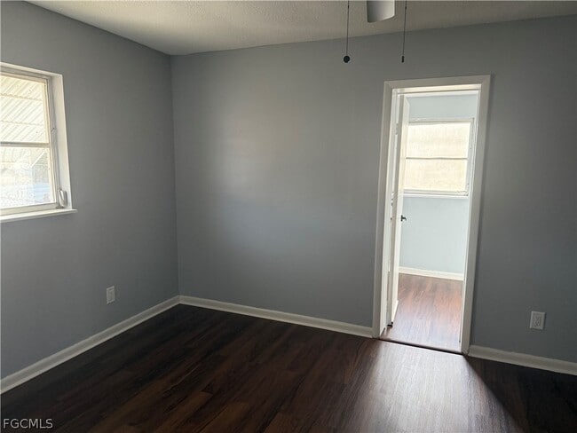 Building Photo - 303 Canyon Dr N