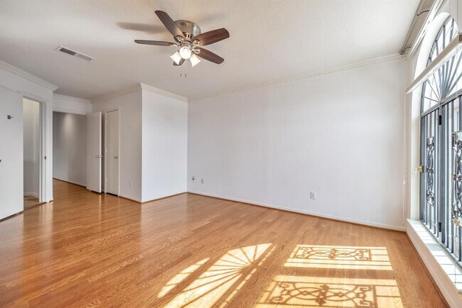 Building Photo - 4063 Breakwood Dr