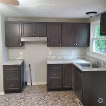 Building Photo - 6 Bdrm House For Rent