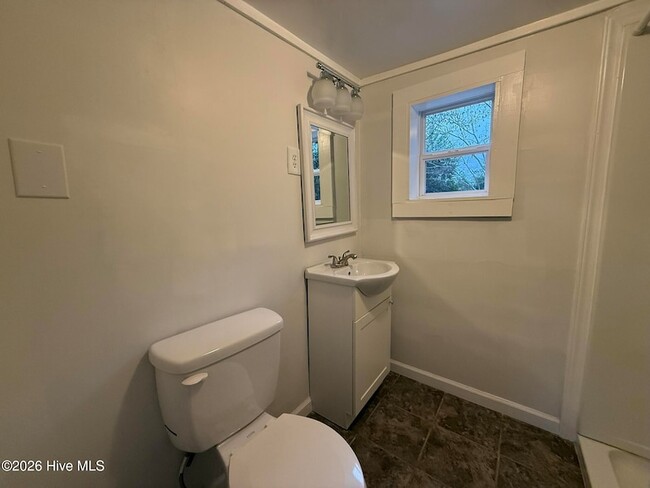 Building Photo - 235 N Pecan St