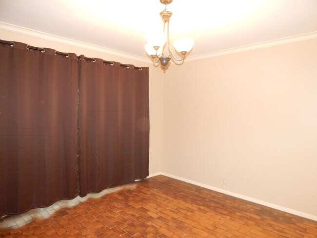 Building Photo - Spacious 3 Bedroom, 2 Bath Duplex in Tyler!
