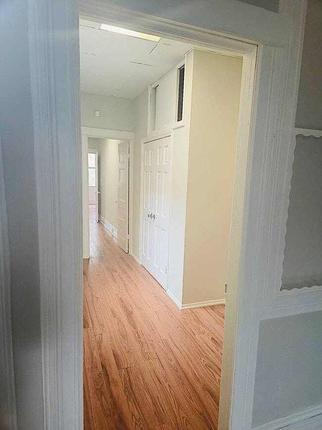 Building Photo - 59-13 68th Ave