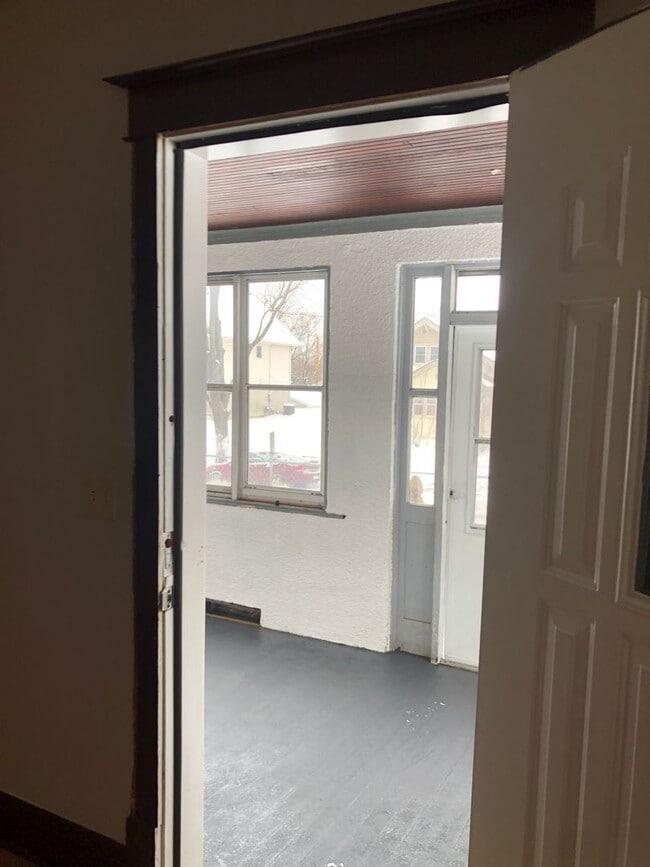 Building Photo - Cozy 3 bedroom house available