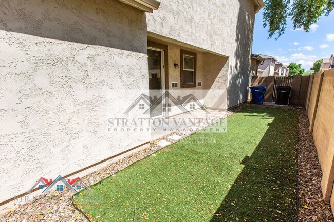 Building Photo - 10013 E Impala Ave