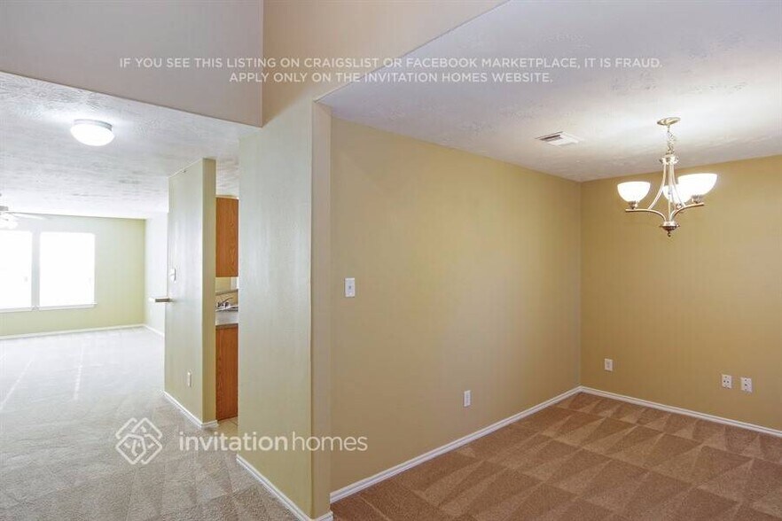 Building Photo - 15011 Roche Rock Dr