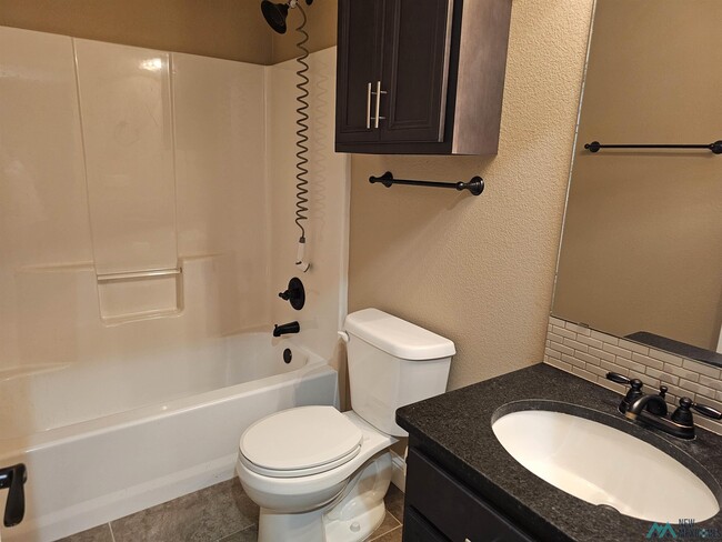 Building Photo - 2107 Mockingbird Ln