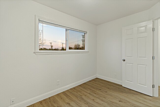 Building Photo - 804-810 Springs Rd