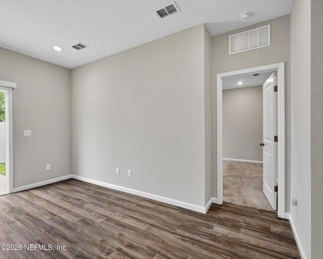 Building Photo - 14757 Cashew Ave