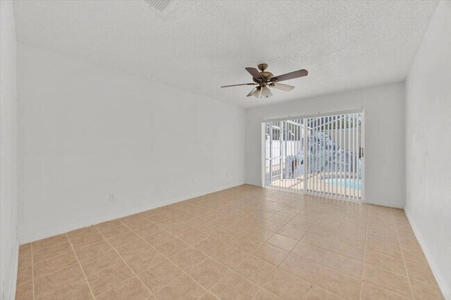 Building Photo - 642 Riggs Cir