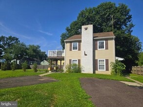 Building Photo - 205 Cricklewood Cir