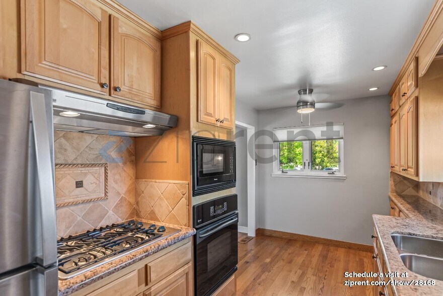 Building Photo - 2010 Helena Way