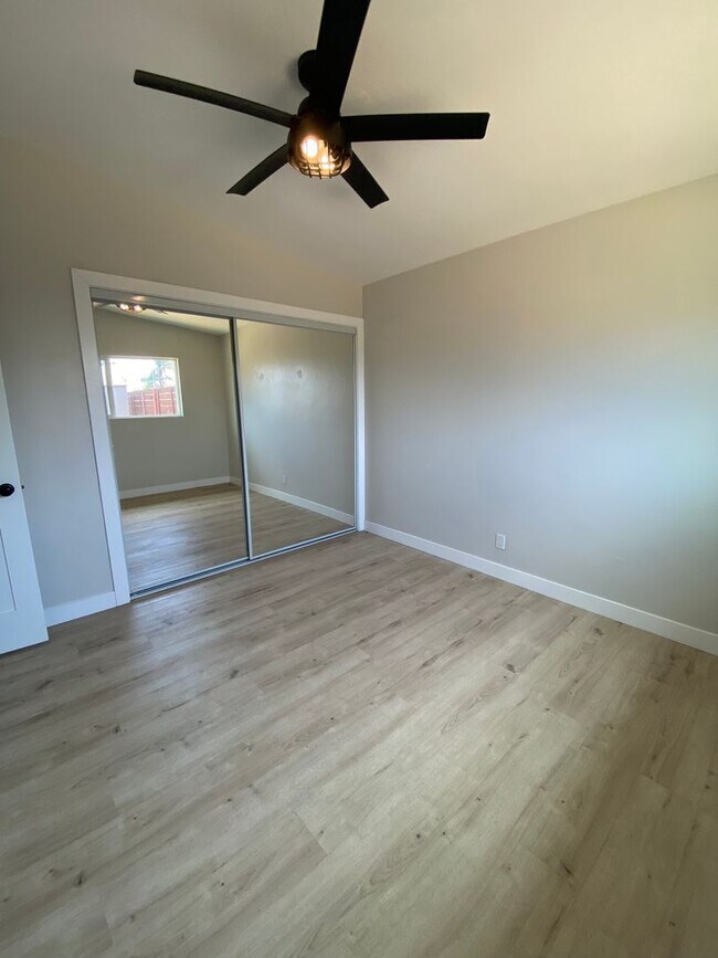 Building Photo - Renovated Beach house just a few blocks fr...