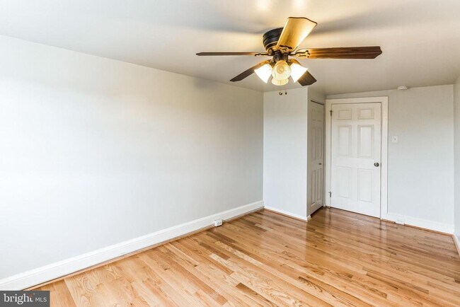 Building Photo - 1210 S 11th St