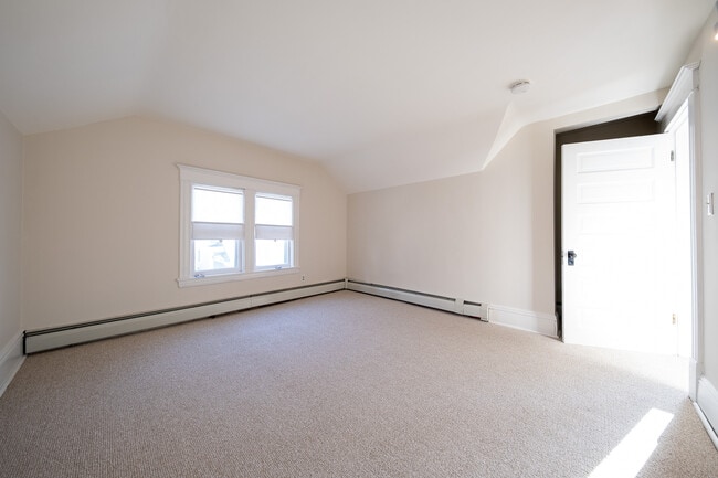 Building Photo - 507 W 33rd St