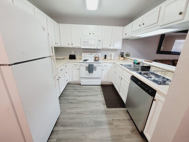 Building Photo - 4434 Gearhart Rd