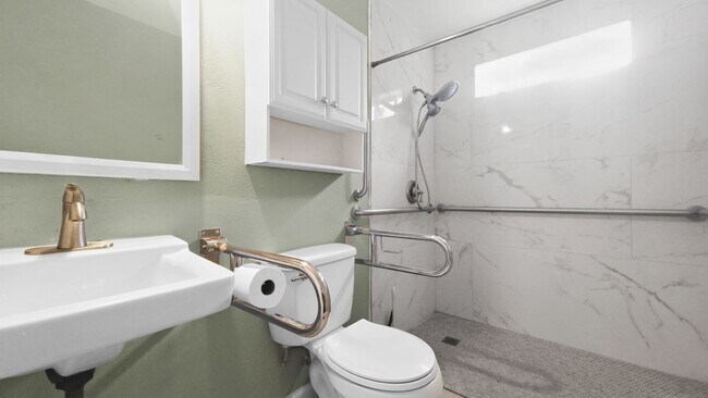 Building Photo - Rambler with Adult Family Home Certification – 3 Bed, 1 Bath + Additional Living Spaces