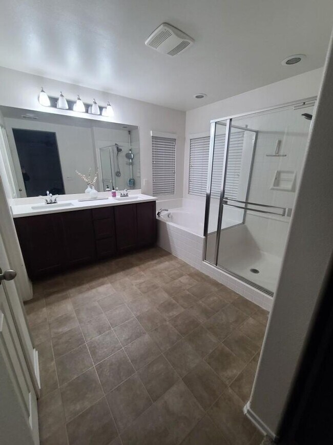 Building Photo - Beaumont 4 bedroom home ($0 monthly electric bill)