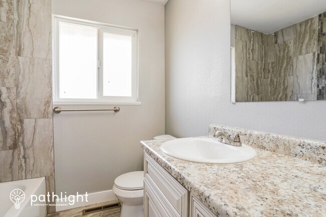Building Photo - 718 N Kingsley Dr, Colorado Springs, CO, 8...