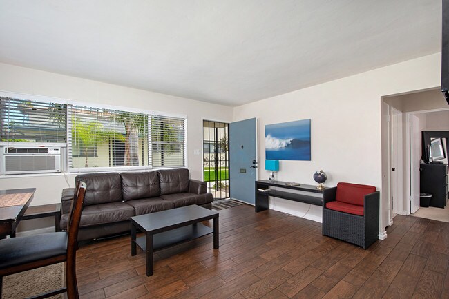 Primary Photo - 1059 Grand Ave