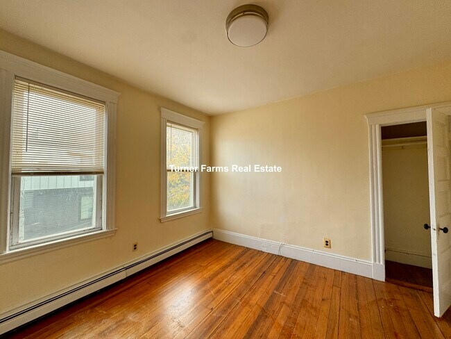 Building Photo - 144 Hillside St